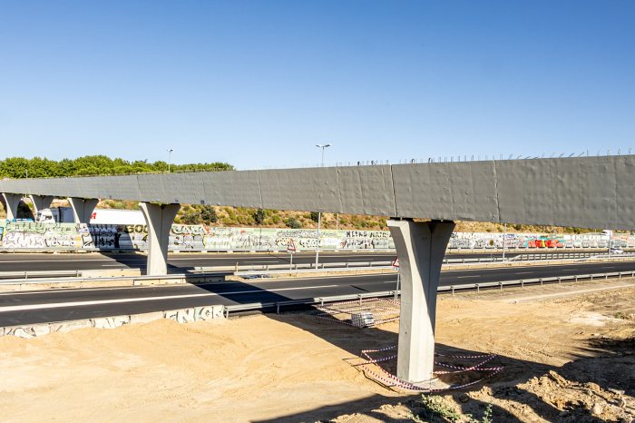 Boadilla del Monte pasarela peatonal sobre la M-50 obra Canal de Isabel II julio 2026