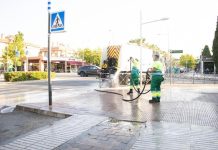 Boadilla del Monte realiza una limpieza intensiva de verano en la avenida Infante Don Luis