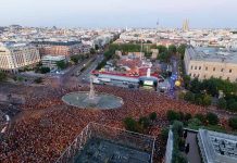 España celebra en Madrid su segundo Mundial de fútbol con un multitudinario recorrido y fiesta en Cibeles